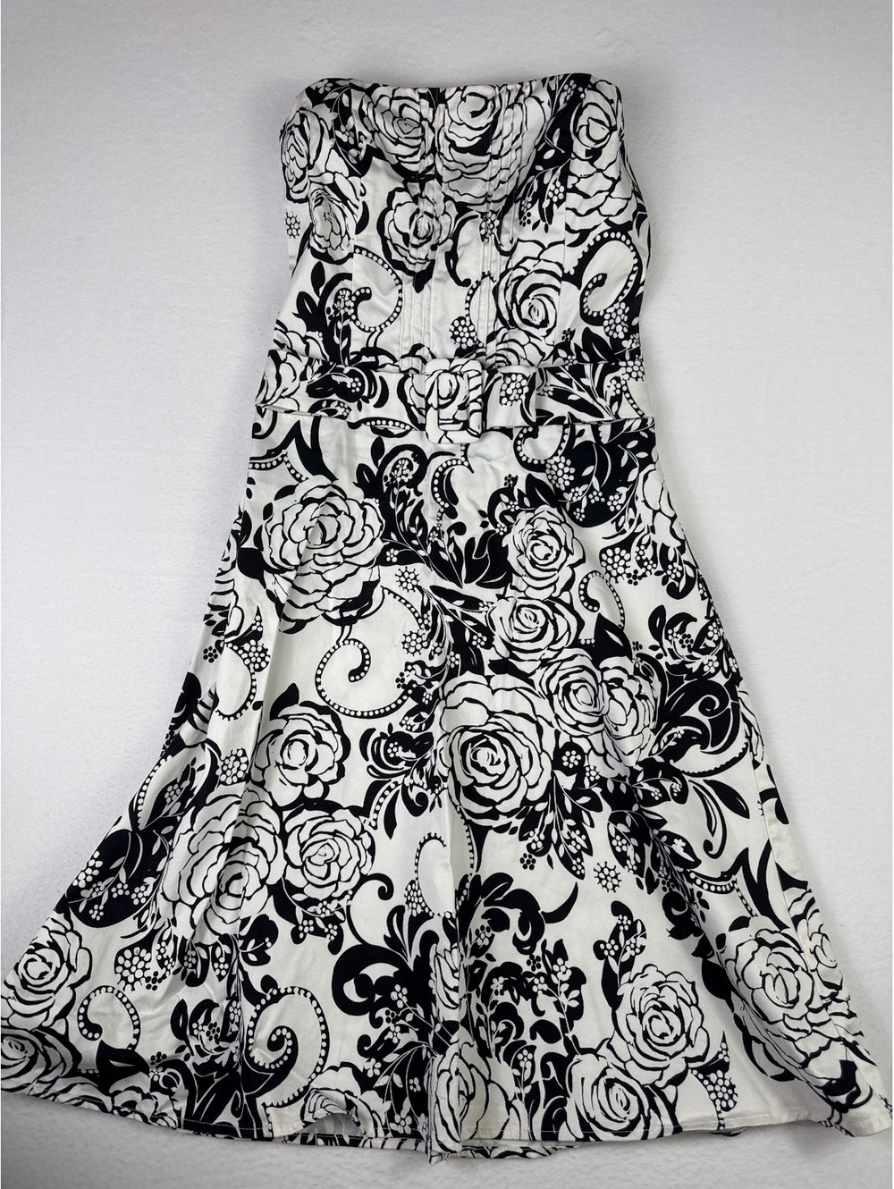 B. Smart Strapless Black and White Floral Dress Size 8